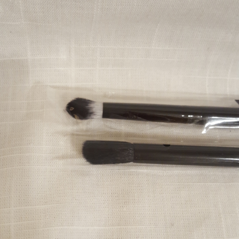 Ipsy Bag with 7 Cosmetic Items - Picture 2 of 7
